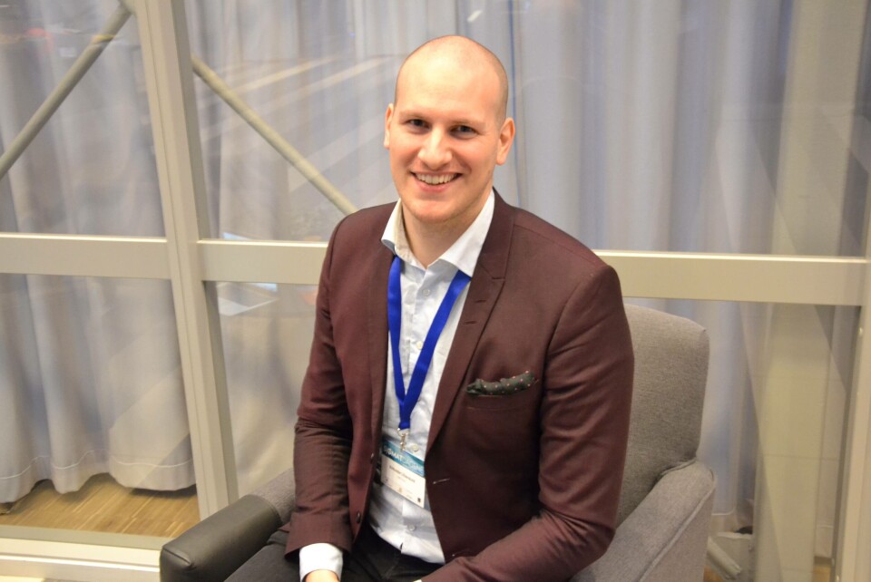 Aleksander Lillienskiold, forsker SINTEF Ocean ønsker å kunne kontrollere laksen på individnivå. Foto: Ole Andreas Drønen