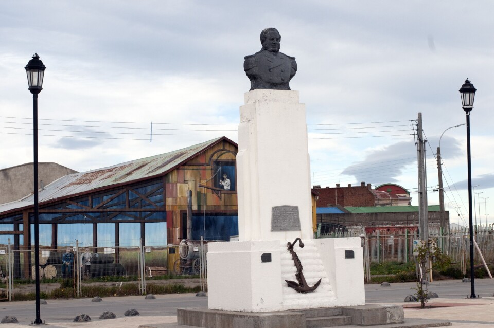 Så og si på sydspissen av Syd-Amerika ligger Punta Arenas. Statuen er av engelskmannen John Williams Wilson som på vegne av Chile annekterte området som chilensk i 1843. Foto: Pål Mugaas Jensen