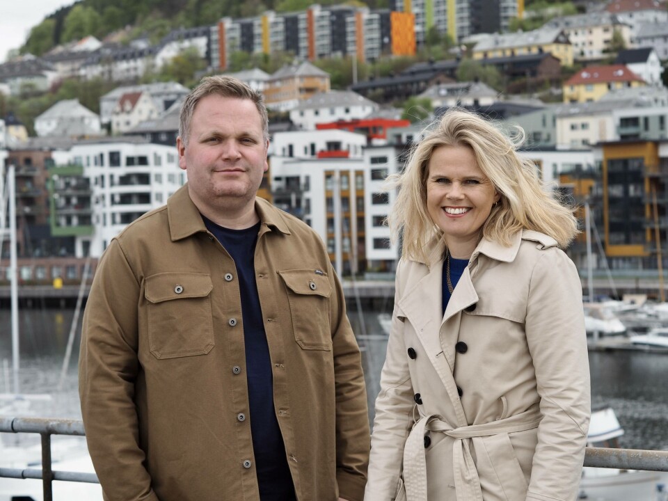 Fra venstre: Kristian Blom, daglig leder i AquaCloud, og Nina Stangeland, administrerende direktør i NCE Seafood Innovation ser frem til å lage en plattform for datadeling som skal bidra til å realisere verdier utav data og datadeling i bransjen. Foto: Silje A. Ringheim